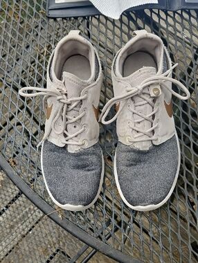 Woman NIKE ROSCH Two Tone  Gray & Beige Sneakers with Gold Swoosh